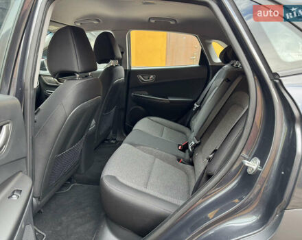 Серый Хендай Kona Electric, объемом двигателя 0 л и пробегом 106 тыс. км за 15999 $, фото 14 на Automoto.ua