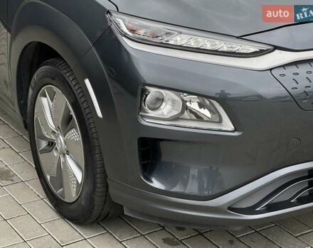 Сірий Хендай Kona Electric, об'ємом двигуна 0 л та пробігом 63 тис. км за 18500 $, фото 5 на Automoto.ua