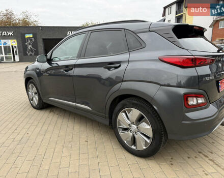 Серый Хендай Kona Electric, объемом двигателя 0 л и пробегом 52 тыс. км за 19000 $, фото 18 на Automoto.ua