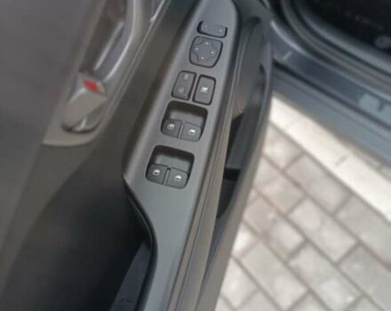 Серый Хендай Kona Electric, объемом двигателя 0 л и пробегом 80 тыс. км за 17300 $, фото 8 на Automoto.ua
