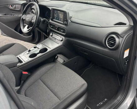 Сірий Хендай Kona Electric, об'ємом двигуна 0 л та пробігом 56 тис. км за 15400 $, фото 13 на Automoto.ua