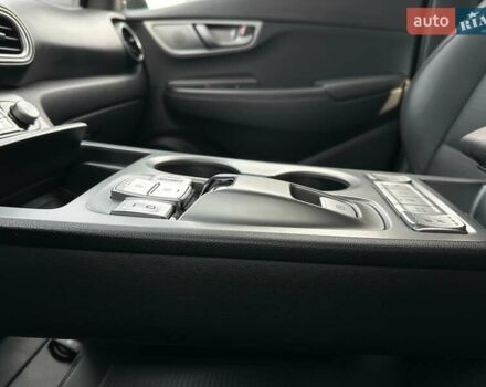 Сірий Хендай Kona Electric, об'ємом двигуна 0 л та пробігом 76 тис. км за 20500 $, фото 72 на Automoto.ua