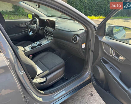 Серый Хендай Kona Electric, объемом двигателя 0 л и пробегом 44 тыс. км за 13400 $, фото 14 на Automoto.ua