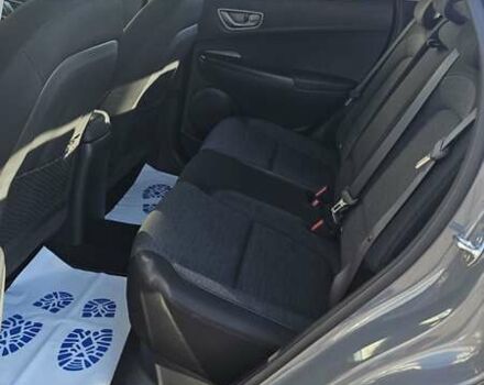 Серый Хендай Kona Electric, объемом двигателя 0 л и пробегом 39 тыс. км за 16900 $, фото 3 на Automoto.ua