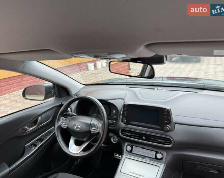 Серый Хендай Kona Electric, объемом двигателя 0 л и пробегом 106 тыс. км за 15999 $, фото 32 на Automoto.ua