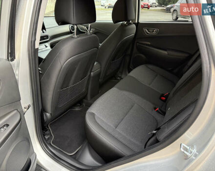 Серый Хендай Kona Electric, объемом двигателя 0 л и пробегом 26 тыс. км за 18850 $, фото 23 на Automoto.ua