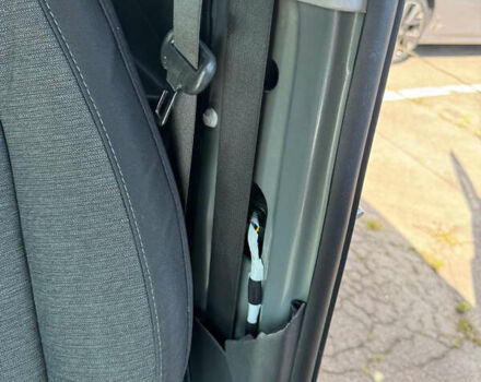 Серый Хендай Kona Electric, объемом двигателя 0 л и пробегом 44 тыс. км за 13400 $, фото 21 на Automoto.ua