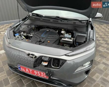 Серый Хендай Kona Electric, объемом двигателя 0 л и пробегом 40 тыс. км за 16900 $, фото 18 на Automoto.ua