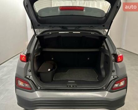 Серый Хендай Kona Electric, объемом двигателя 0 л и пробегом 39 тыс. км за 16900 $, фото 8 на Automoto.ua