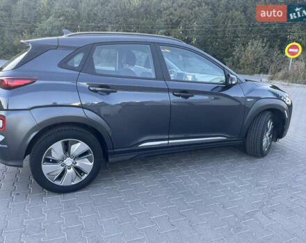Серый Хендай Kona Electric, объемом двигателя 0 л и пробегом 31 тыс. км за 15450 $, фото 13 на Automoto.ua