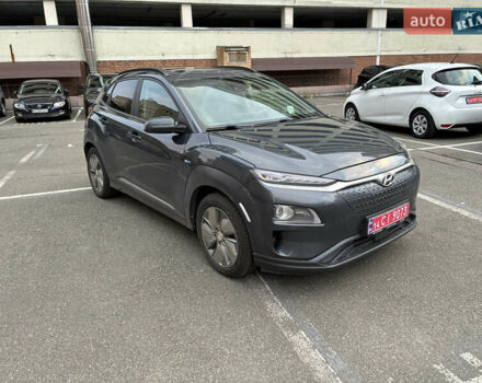 Серый Хендай Kona Electric, объемом двигателя 0 л и пробегом 117 тыс. км за 18800 $, фото 2 на Automoto.ua