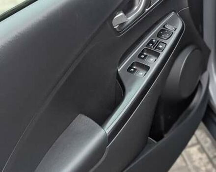 Серый Хендай Kona Electric, объемом двигателя 0 л и пробегом 58 тыс. км за 14950 $, фото 22 на Automoto.ua