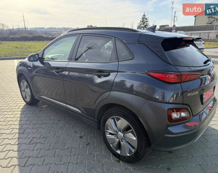 Серый Хендай Kona Electric, объемом двигателя 0 л и пробегом 69 тыс. км за 19300 $, фото 11 на Automoto.ua