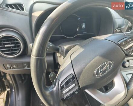 Серый Хендай Kona Electric, объемом двигателя 0 л и пробегом 122 тыс. км за 16550 $, фото 24 на Automoto.ua