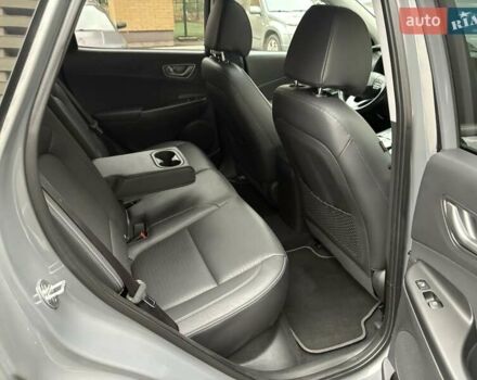 Серый Хендай Kona Electric, объемом двигателя 0 л и пробегом 78 тыс. км за 19500 $, фото 47 на Automoto.ua