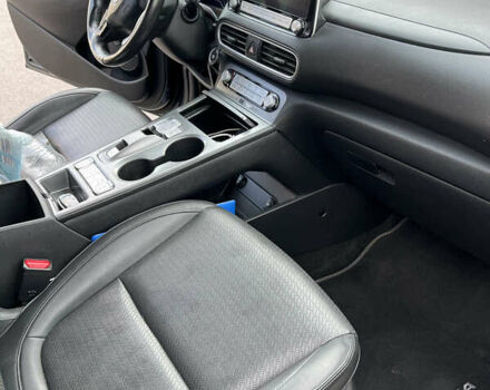 Серый Хендай Kona Electric, объемом двигателя 0 л и пробегом 117 тыс. км за 18900 $, фото 11 на Automoto.ua