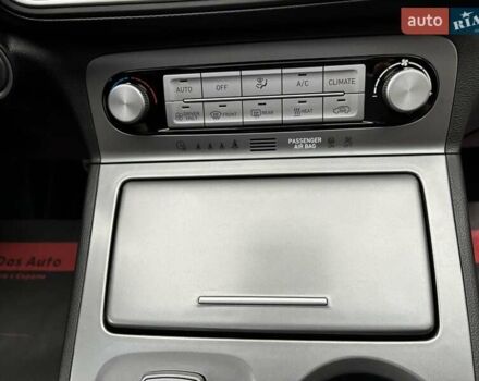 Серый Хендай Kona Electric, объемом двигателя 0 л и пробегом 78 тыс. км за 19500 $, фото 68 на Automoto.ua