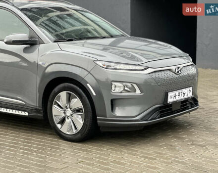 Серый Хендай Kona Electric, объемом двигателя 0 л и пробегом 158 тыс. км за 16300 $, фото 3 на Automoto.ua