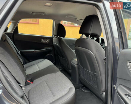 Серый Хендай Kona Electric, объемом двигателя 0 л и пробегом 106 тыс. км за 15999 $, фото 30 на Automoto.ua