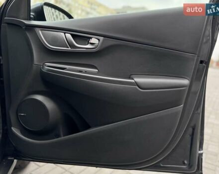 Сірий Хендай Kona Electric, об'ємом двигуна 0 л та пробігом 88 тис. км за 18700 $, фото 33 на Automoto.ua