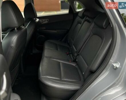 Серый Хендай Kona Electric, объемом двигателя 0 л и пробегом 117 тыс. км за 17990 $, фото 22 на Automoto.ua