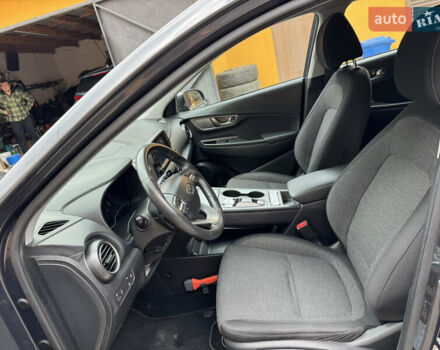 Серый Хендай Kona Electric, объемом двигателя 0 л и пробегом 106 тыс. км за 15999 $, фото 13 на Automoto.ua