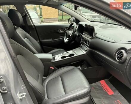 Серый Хендай Kona Electric, объемом двигателя 0 л и пробегом 78 тыс. км за 19500 $, фото 63 на Automoto.ua