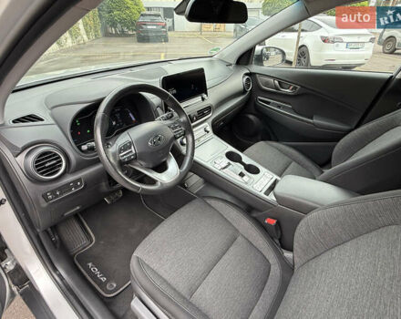 Серый Хендай Kona Electric, объемом двигателя 0 л и пробегом 26 тыс. км за 18850 $, фото 63 на Automoto.ua