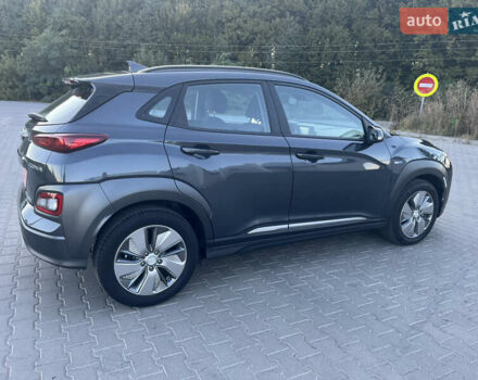 Сірий Хендай Kona Electric, об'ємом двигуна 0 л та пробігом 31 тис. км за 15500 $, фото 5 на Automoto.ua