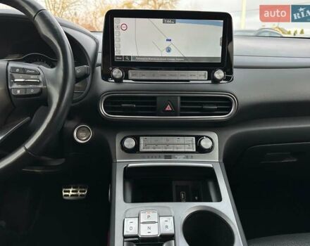 Сірий Хендай Kona Electric, об'ємом двигуна 0 л та пробігом 76 тис. км за 20500 $, фото 63 на Automoto.ua