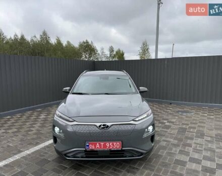 Серый Хендай Kona Electric, объемом двигателя 0 л и пробегом 40 тыс. км за 16900 $, фото 2 на Automoto.ua