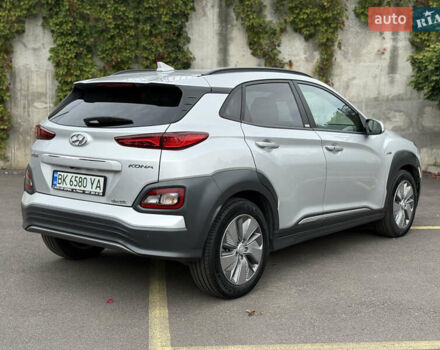 Серый Хендай Kona Electric, объемом двигателя 0 л и пробегом 26 тыс. км за 18850 $, фото 21 на Automoto.ua