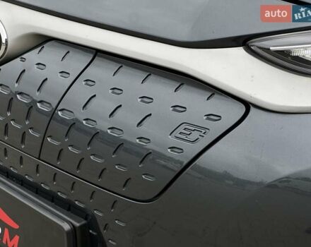 Сірий Хендай Kona Electric, об'ємом двигуна 0 л та пробігом 63 тис. км за 18500 $, фото 7 на Automoto.ua