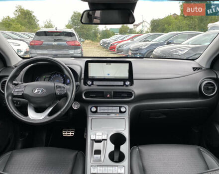 Серый Хендай Kona Electric, объемом двигателя 0 л и пробегом 69 тыс. км за 20400 $, фото 2 на Automoto.ua