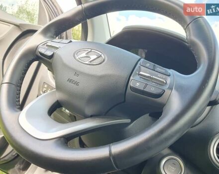 Серый Хендай Kona Electric, объемом двигателя 0 л и пробегом 135 тыс. км за 17100 $, фото 19 на Automoto.ua