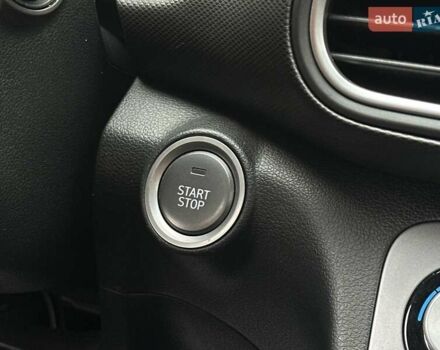 Сірий Хендай Kona Electric, об'ємом двигуна 0 л та пробігом 63 тис. км за 18500 $, фото 38 на Automoto.ua