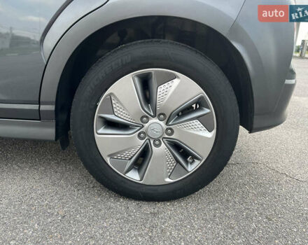 Серый Хендай Kona Electric, объемом двигателя 0 л и пробегом 49 тыс. км за 14900 $, фото 17 на Automoto.ua