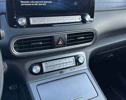 Серый Хендай Kona Electric, объемом двигателя 0 л и пробегом 109 тыс. км за 18450 $, фото 32 на Automoto.ua