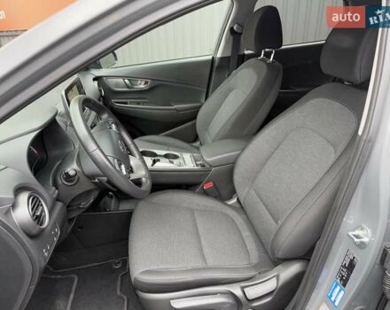 Серый Хендай Kona Electric, объемом двигателя 0 л и пробегом 40 тыс. км за 16900 $, фото 10 на Automoto.ua