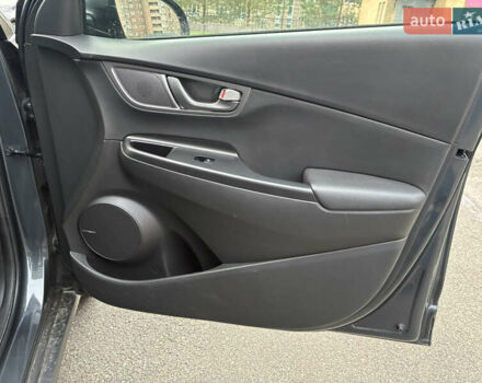 Серый Хендай Kona Electric, объемом двигателя 0 л и пробегом 117 тыс. км за 18800 $, фото 14 на Automoto.ua