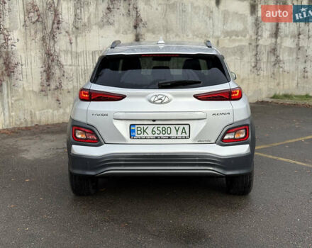 Серый Хендай Kona Electric, объемом двигателя 0 л и пробегом 26 тыс. км за 18850 $, фото 12 на Automoto.ua