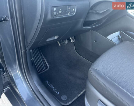 Сірий Хендай Kona Electric, об'ємом двигуна 0 л та пробігом 31 тис. км за 15500 $, фото 39 на Automoto.ua