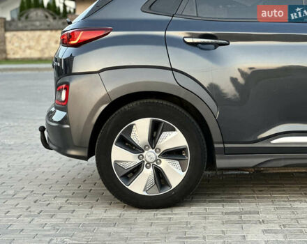 Серый Хендай Kona Electric, объемом двигателя 0 л и пробегом 159 тыс. км за 16900 $, фото 16 на Automoto.ua