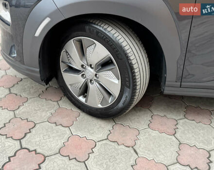 Серый Хендай Kona Electric, объемом двигателя 0 л и пробегом 106 тыс. км за 15999 $, фото 48 на Automoto.ua