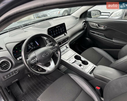 Серый Хендай Kona Electric, объемом двигателя 0 л и пробегом 167 тыс. км за 17700 $, фото 25 на Automoto.ua