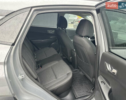 Серый Хендай Kona Electric, объемом двигателя 0 л и пробегом 158 тыс. км за 16300 $, фото 23 на Automoto.ua