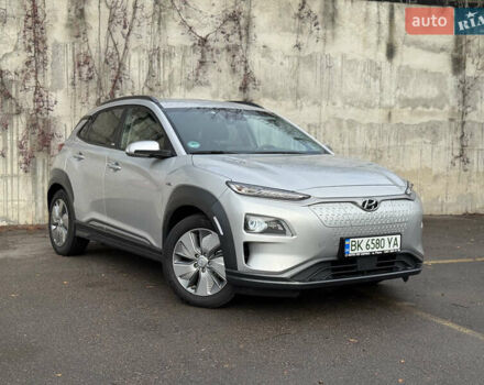Серый Хендай Kona Electric, объемом двигателя 0 л и пробегом 26 тыс. км за 18850 $, фото 8 на Automoto.ua