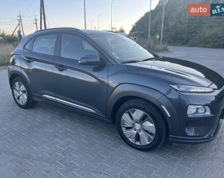 Серый Хендай Kona Electric, объемом двигателя 0 л и пробегом 31 тыс. км за 15450 $, фото 2 на Automoto.ua