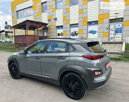 Серый Хендай Kona Electric, объемом двигателя 0 л и пробегом 38 тыс. км за 16799 $, фото 7 на Automoto.ua