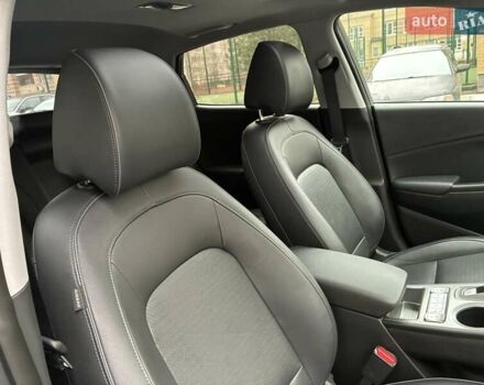 Серый Хендай Kona Electric, объемом двигателя 0 л и пробегом 78 тыс. км за 19500 $, фото 62 на Automoto.ua